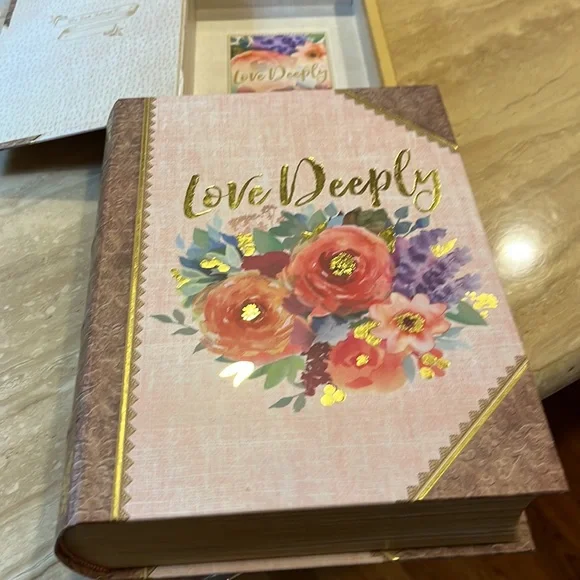 Fake Book Box, it looks like real books used for storage or decoration. - Picture 5 of 14